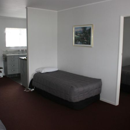 Burgundy Rose Motel Whangarei Extérieur photo